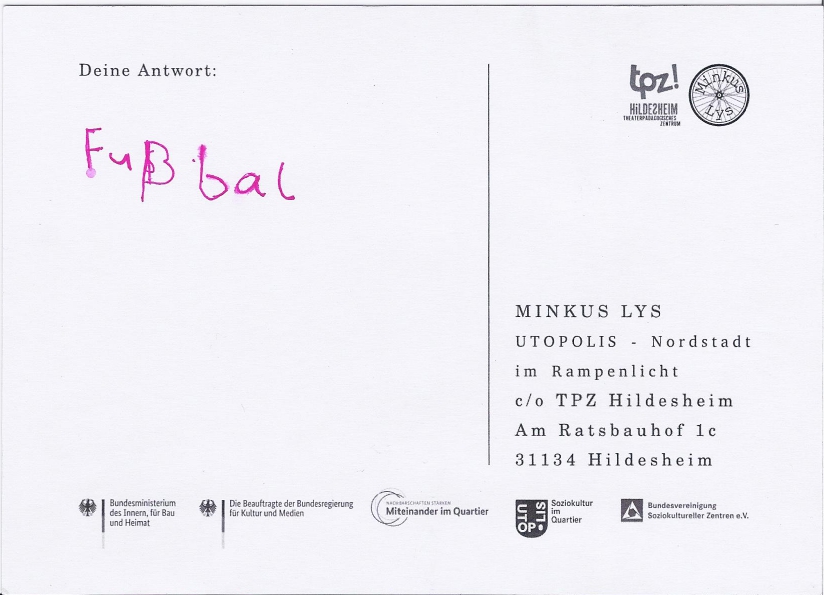 Die Rückseite einer Postkarte. Auf der Karte steht: "Fußbal".