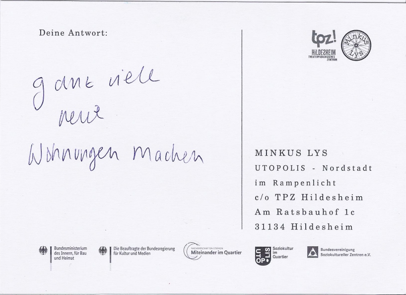 Die Rückseite einer Postkarte. Auf der Karte steht: "ganz viele neue Wohnungen machen".