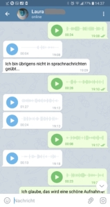Man sieht den Verlauf eines Chats bei Whatsapp. Zwei Personen schicken sich gegenseitig Sprachnachrichten.